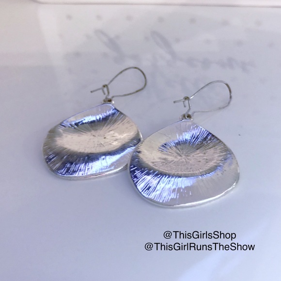 SALE🖤 Sterling Silver Fashion Earrings! Stylish and Classy! - Picture 2 of 2